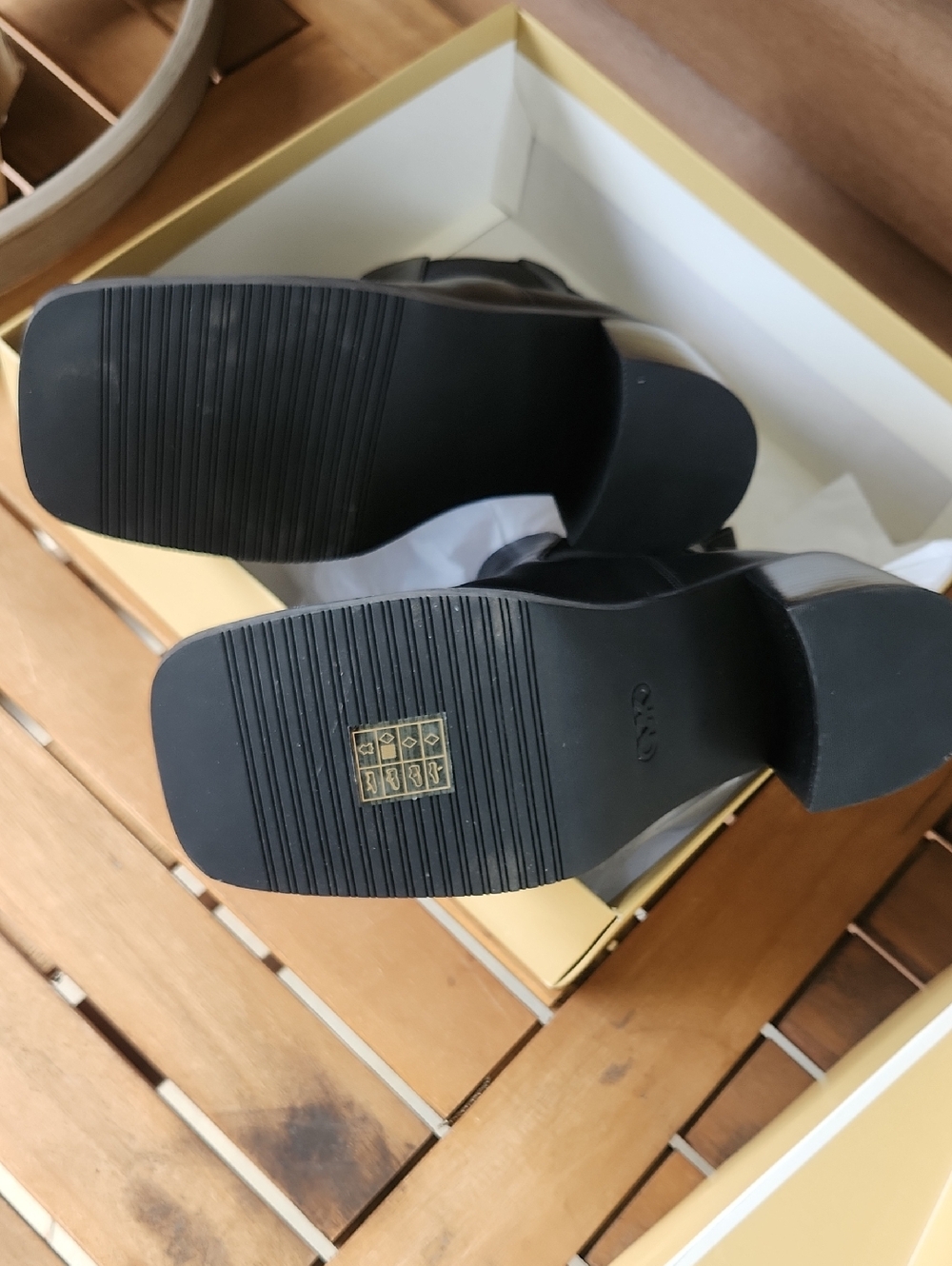 Michael Kors Black Houston Bootie Leather Ankle Boots - Picture 5 of 5